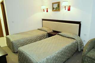 Отель MPM Family Hotel Merryan Пампорово Двухместный номер с 2 отдельными кроватями и ванной комнатой-1