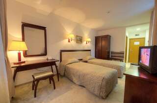 Отель MPM Family Hotel Merryan Пампорово Двухместный номер с 2 отдельными кроватями и ванной комнатой-5